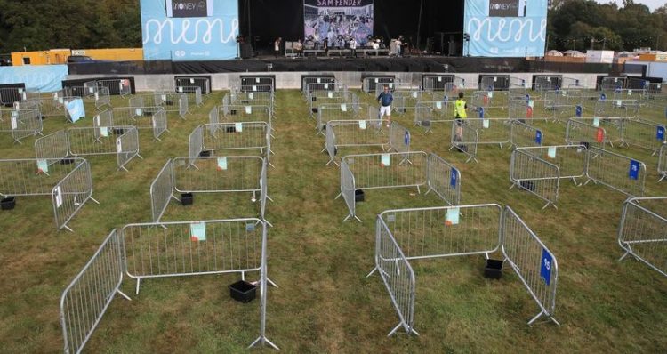 Permiten eventos sociales al aire libre hasta 100 personas