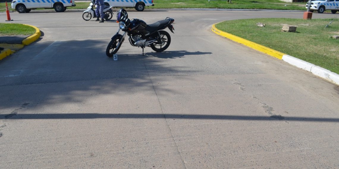 Detenido por circular de contramano, embestir a una mujer policía