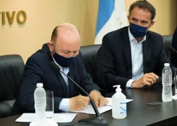 Gildo y Katopodis firmaron convenios para impulsar obras viales, hídricas y de saneamiento