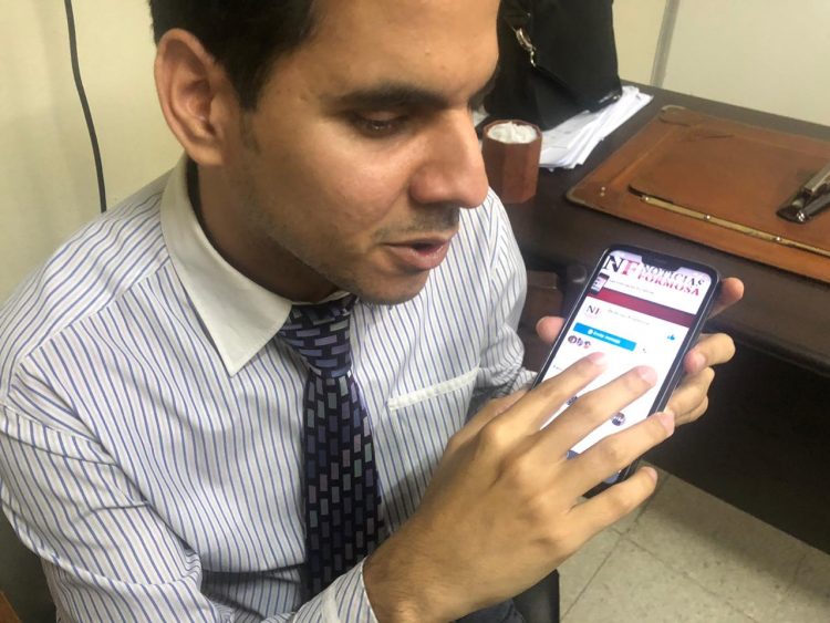 Es ciego, comentarista deportivo, locutor y empleado judicial