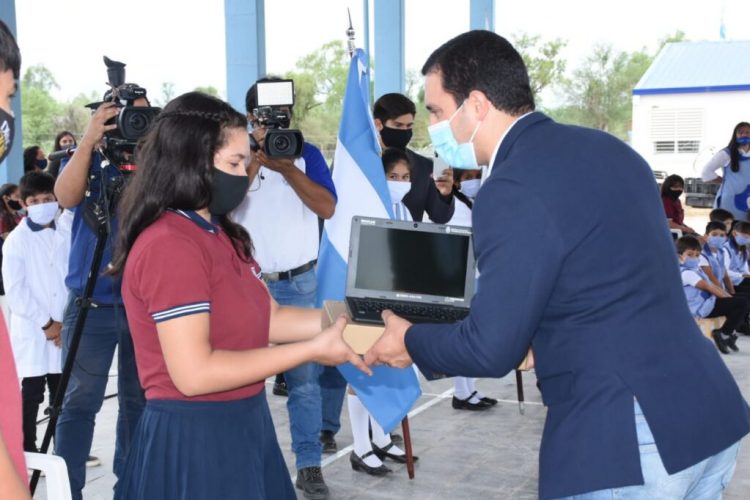 Inauguran escuela que contendrá los tres niveles educativos en el oeste