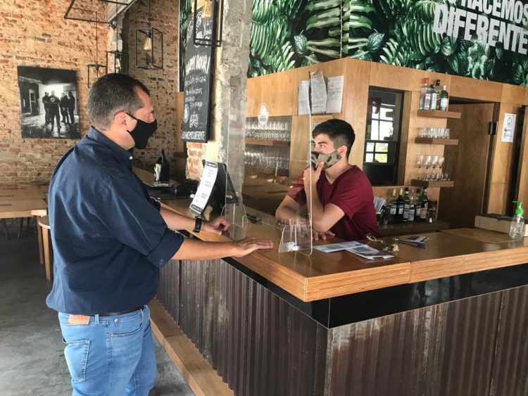 Olivera pidió al gobierno «sentido común» y que libere el servicio a los gastronómicos