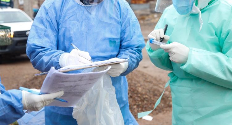 En casi 2 mil hisopados, detectaron 10 casos en el interior