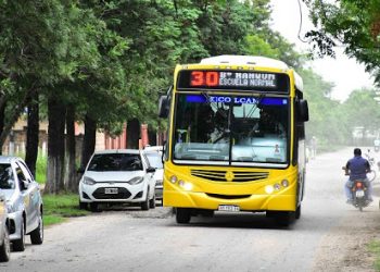 Colectivos y remises circularán, desde hoy, de 6 a 22 horas