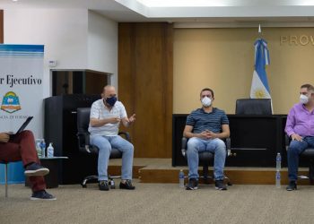 Insfrán adelantó que Formosa seguirá vacunando a adultos mayores