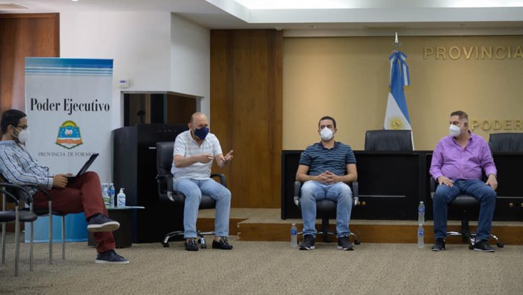 Insfrán adelantó que Formosa seguirá vacunando a adultos mayores