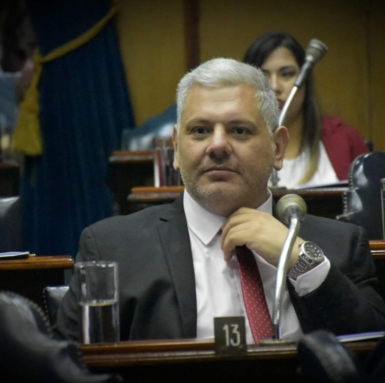 Intendentes están más preocupados en Wolff que en bajos salarios de sus empleados