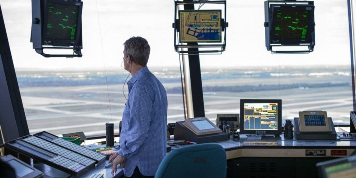 Lanzan becas para formarse como controlador de tráfico aéreo