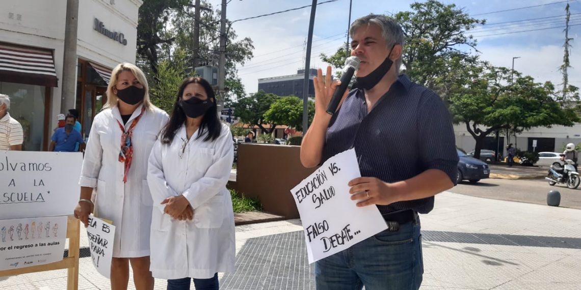 Montoya criticó “improvisación oficial” y acusó de «no querer volver a la presencialidad»