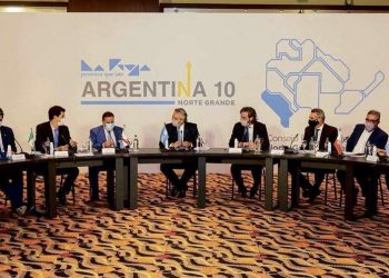 Insfrán asistirá a reunión de gobernadores con Alberto