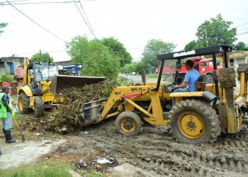 El municipio removió residuos no convencionales en distintos barrios