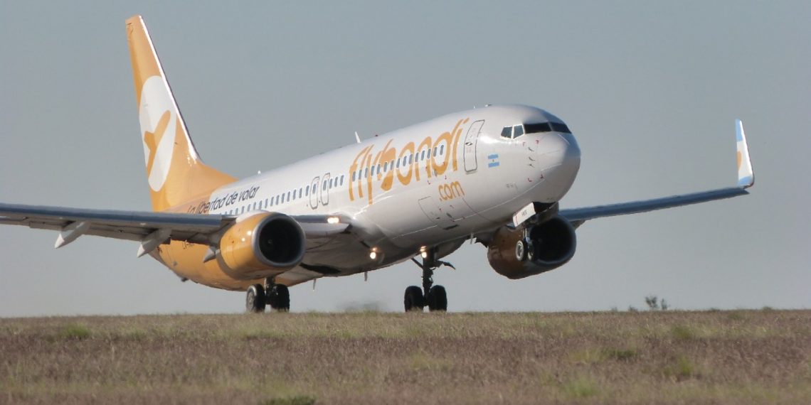Flybondi comienza a volar desde Aeroparque a Corrientes