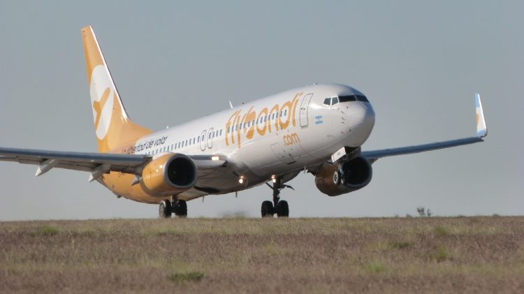 Flybondi comienza a volar desde Aeroparque a Corrientes