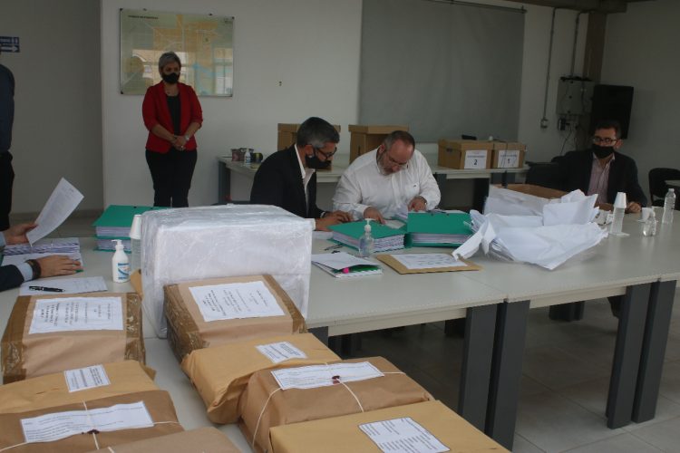 Firman contrato para la obra de desagües cloacales en tres nuevos barrios