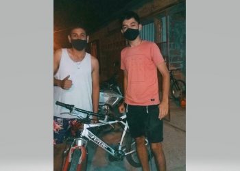 Perdió su bicicleta en la represión del viernes pero otro manifestante se la devolvió