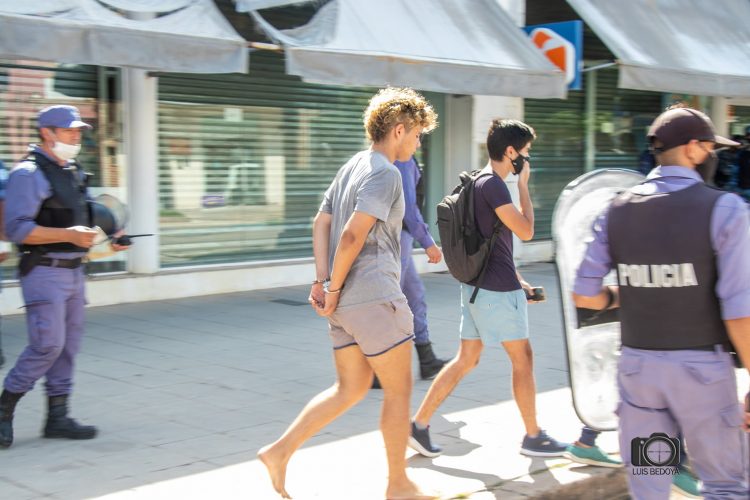 Con un discurso moderado el gobierno apuesta a la vacuna como «salvadora» en un año electoral complicado