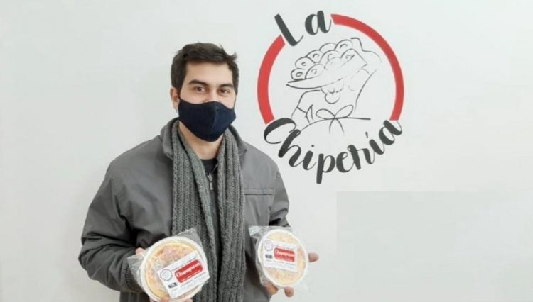 Vende su chipería, critica a la oposición y ofrece trabajo en su nueva cervecería