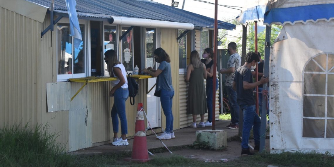 El hisopado de ingreso puede abonarse en efectivo o por transferencia bancaria