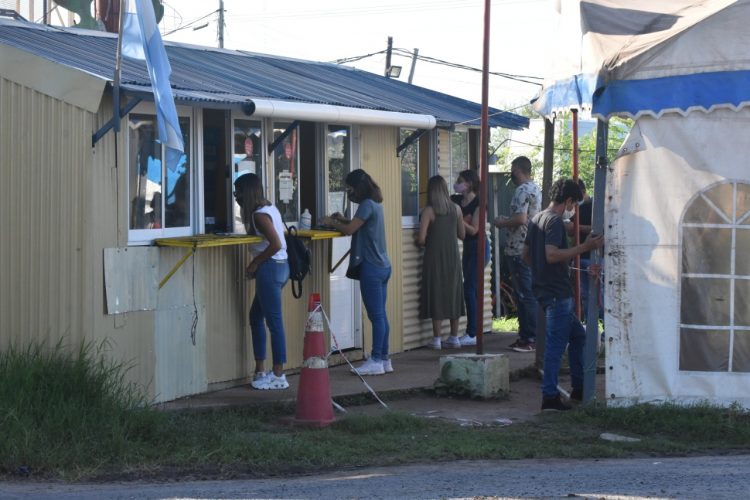 El hisopado de ingreso puede abonarse en efectivo o por transferencia bancaria