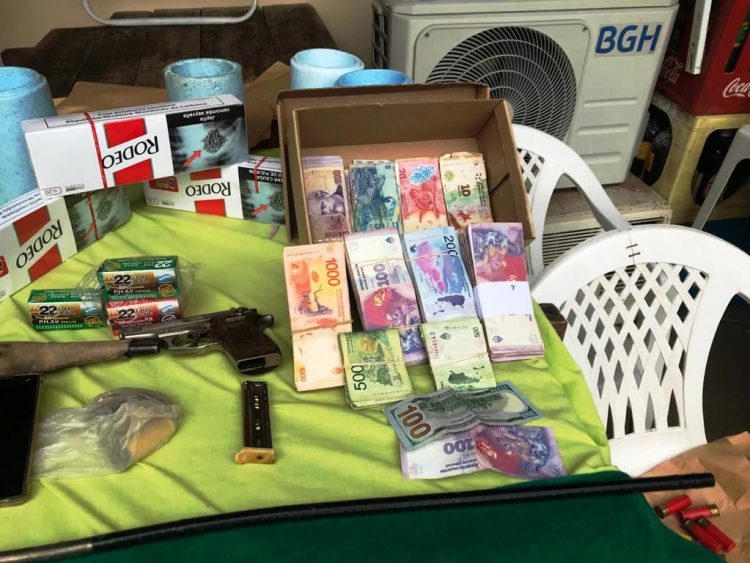 Procedimiento contra el juego clandestino con secuestro de armas de fuego y dinero