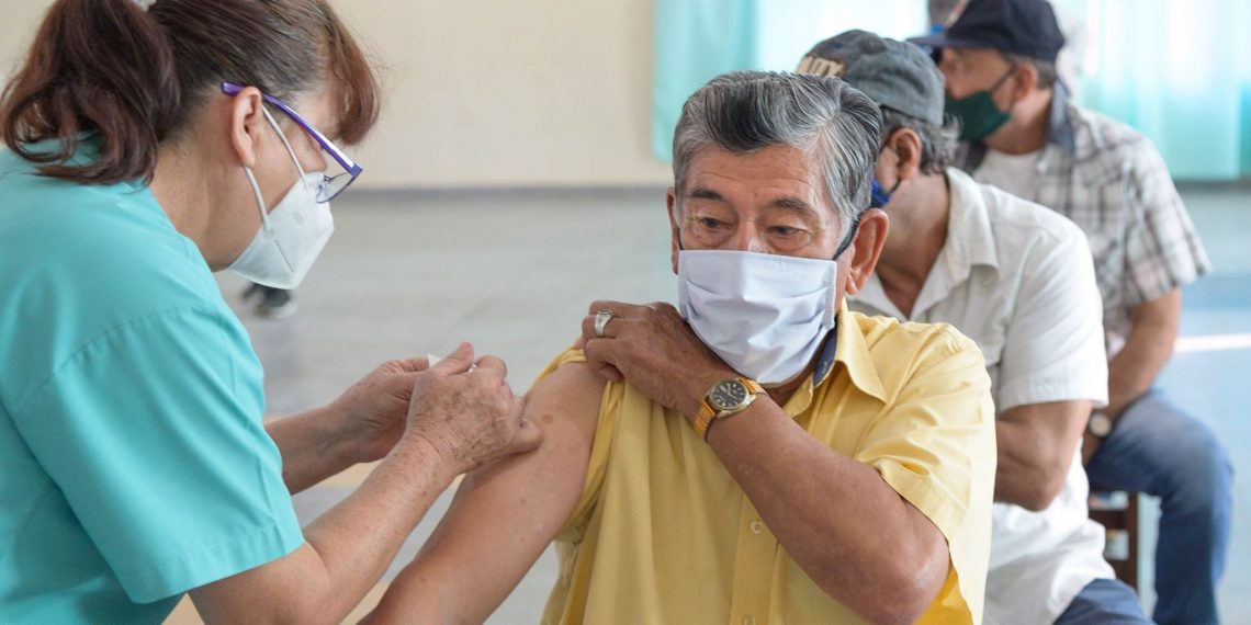 Este sábado vacunan clases 1963 y 1964