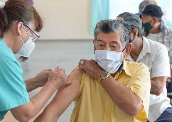 Este sábado vacunan clases 1963 y 1964