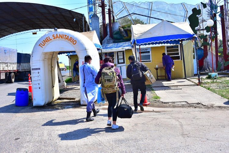 El hisopado de ingreso puede abonarse en efectivo o por transferencia bancaria