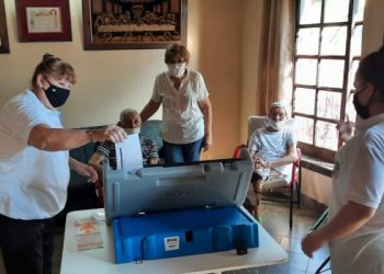 En Paraguay realizan la experiencia de «la urna móvil de voto electrónico» que llega a la casa de los ciudadanos