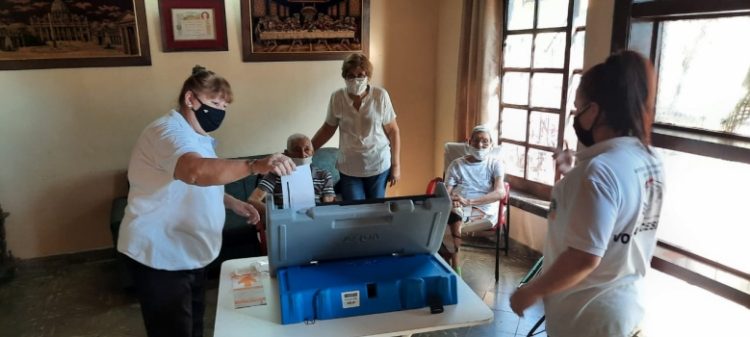 En Paraguay realizan la experiencia de «la urna móvil de voto electrónico» que llega a la casa de los ciudadanos