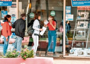 Piden a Insfrán «vacunación para empleados mercantiles»