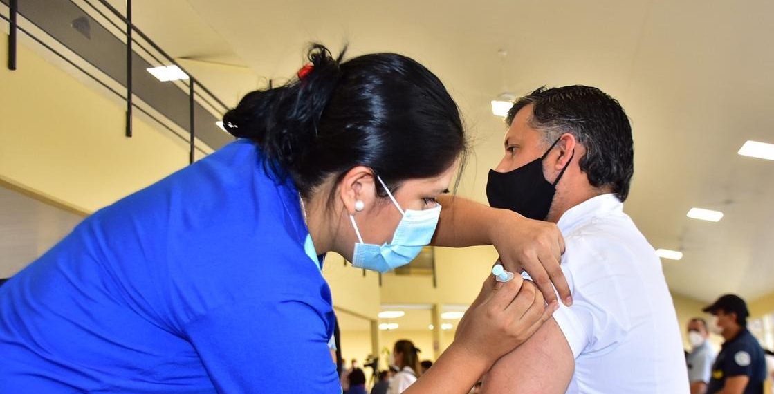 En Santiago del Estero y Chaco vacunan a personas de riesgo, entre 18 y 59 años