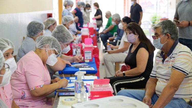 Insfrán otorgó otro bono de $10 mil para personal de salud y policial