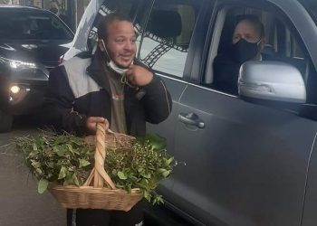 Vendedor de “yuyos” posteó en Facebook su encuentro con Insfrán