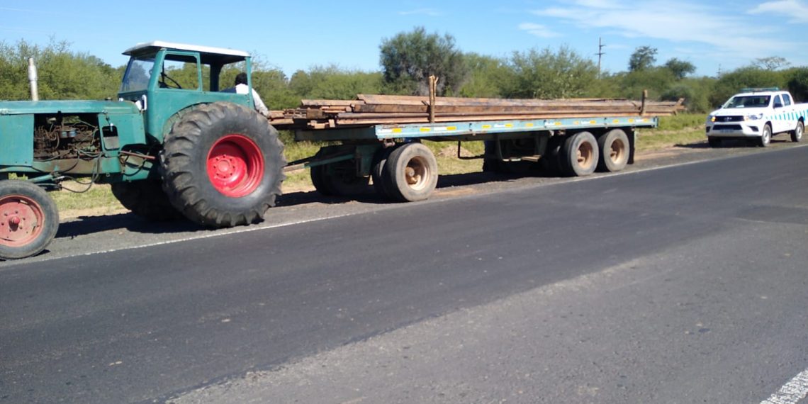 Municipales trasladaban rieles del FFCC autorizados «por el intendente»