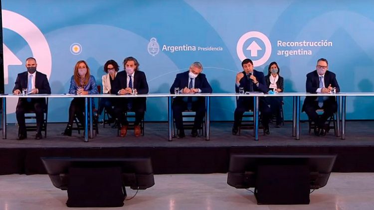 Alberto amplió el universo de beneficiarios de la Tarjeta Alimentar