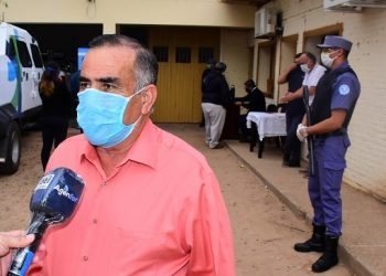 Intendente de Yema le reclamó a docentes que “no anden paseando por la calle”