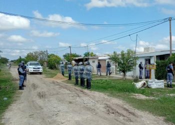 Dos hombres abusaron sexualmente de una mujer y también le robaron