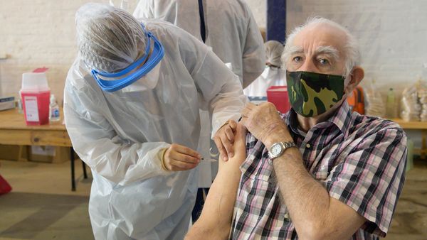 El Gobierno acentúa su programa de vacunación en medio de fuertes registros de casos positivos