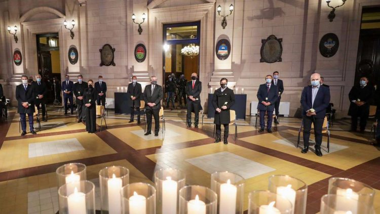 Insfrán acompañó al Presidente en la ceremonia en memoria de los muertos por covid-19