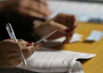 Adelantarán designación de 200 mil autoridades de mesa para vacunarlas antes de las PASO