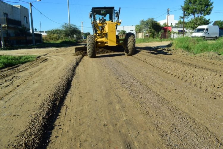 Amplio despliegue de cuadrillas municipales para mejorar calles