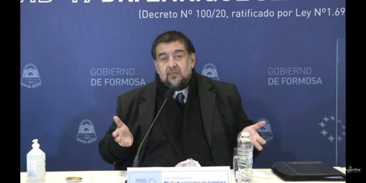 González escrachó a padre de periodista, pero no respondió pregunta sobre Insfrán