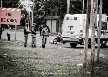 Una mujer perdió la vida al caer de su moto
