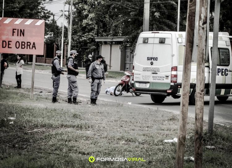 Una mujer perdió la vida al caer de su moto