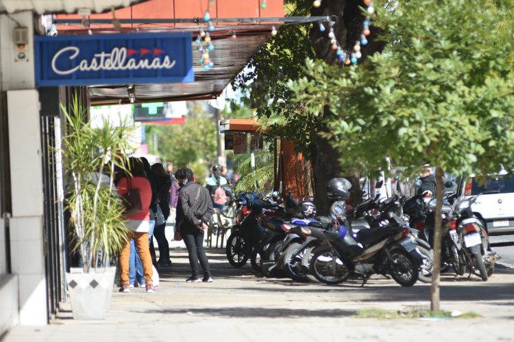 Vuelve a subir la curva de contagios: hoy reportan 463 casos positivos y 15 fallecimientos