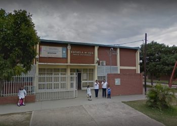 Joven alojado en un CAS por covid positivo robó un celular y escapó