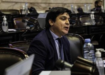Mario Arce opinó que el 40% de aumento en los sueldos del Congreso “es inoportuno y excesivo”