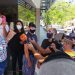 Grupo de comerciantes intercambió palabras con el ministro González por las restricciones