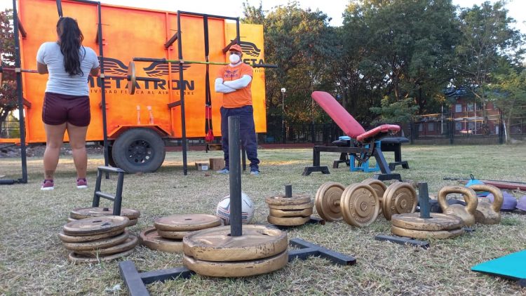 Gimnasio móvil al aire libre y en modo “pandemia”