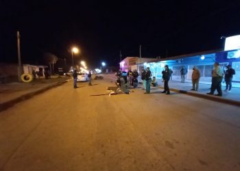 Motociclista chocó vehículo que salía de una gomería y se mató